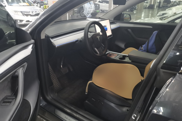 特斯拉 Model Y 2024款 后轮驱动版中控内饰7003