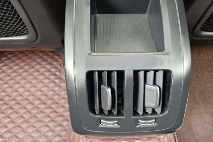 沃尔沃S90 2020款 T5 智逸豪华版中控内饰7009