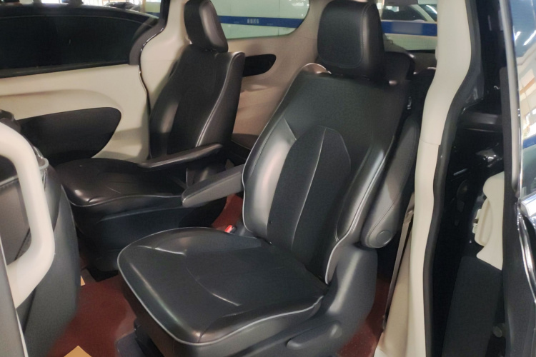 克莱斯勒 大捷龙PHEV(进口) 2019款 3.6L 插电混动版中控内饰21