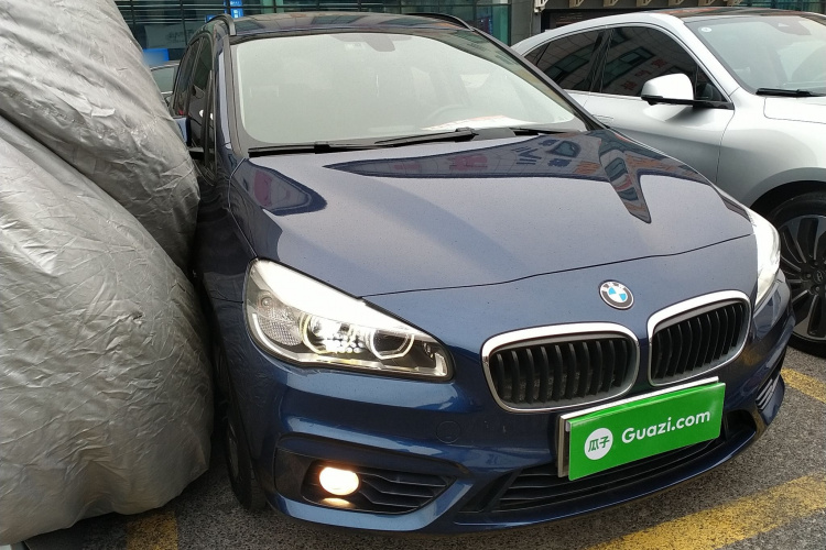 宝马2系多功能旅行车 2015款 218i 运动设计套装车身外观3