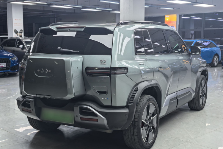 方程豹 钛3 2025款 501KM 四驱智驾Ultra版车身外观6008