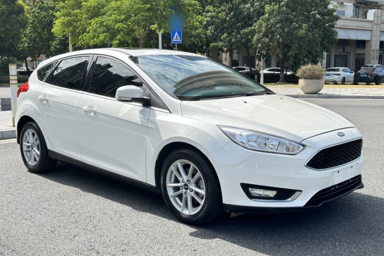 福特 福克斯 2015款 两厢 EcoBoost 180 自动精英型车身外观6005