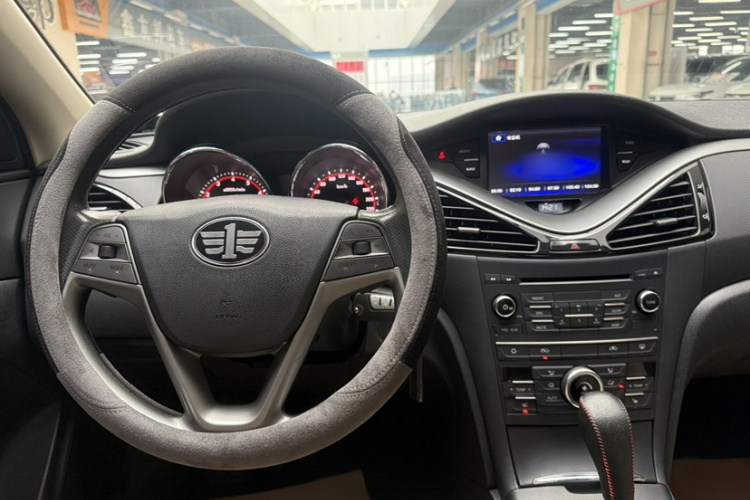 奔腾B70 2014款 2.0L 自动豪华型局部细节16