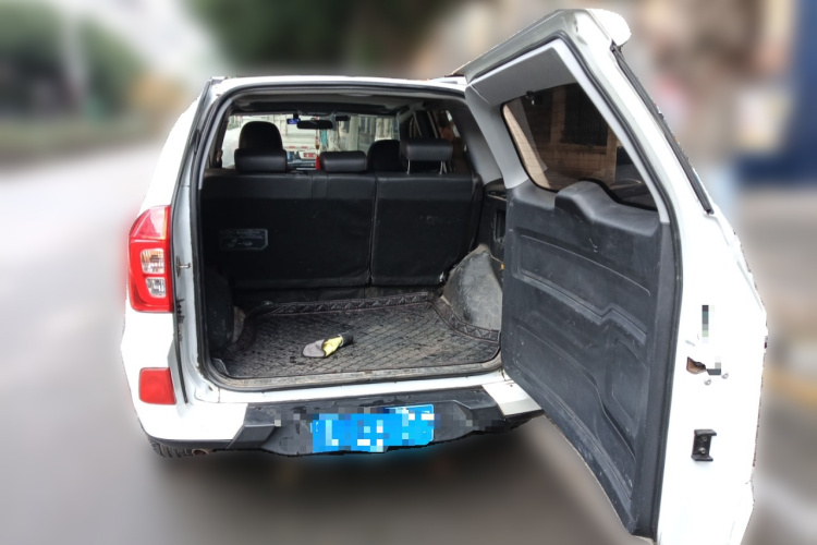 奇瑞 瑞虎3 2016款 1.6L 手动智尚版中控内饰23