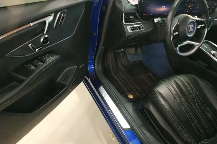 别克 君越 2023款 艾维亚版中控内饰7002