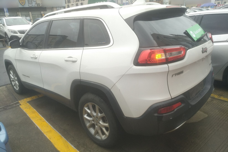 Jeep 自由光 2017款 2.0L 优越版车身外观6003