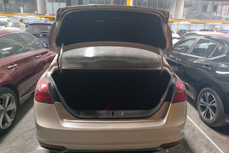 吉利汽车 帝豪 2018款 1.5L CVT向上互联版机舱底盘23