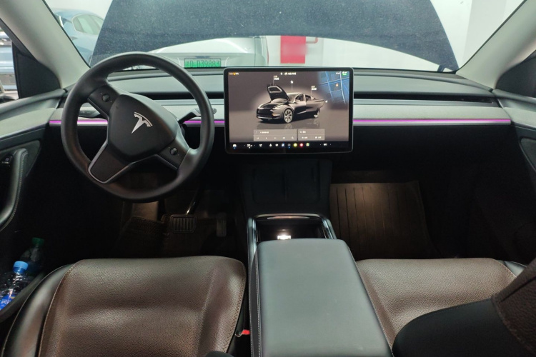 特斯拉 Model Y 2023款 长续航全轮驱动版中控内饰7002
