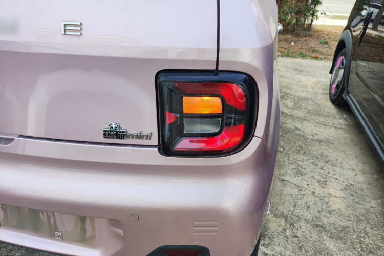 吉利银河 2023款 熊猫mini 200km 耐力熊车身外观6001