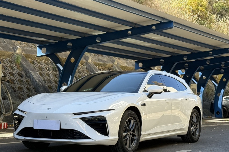 哪吒汽车 哪吒S猎装 2024款 增程300 标准版车身外观1