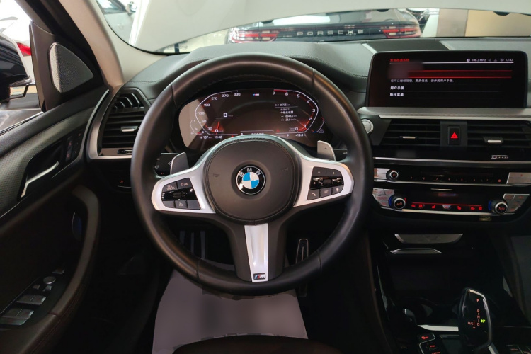 宝马X4 2021款 xDrive 25i M运动套装中控内饰13