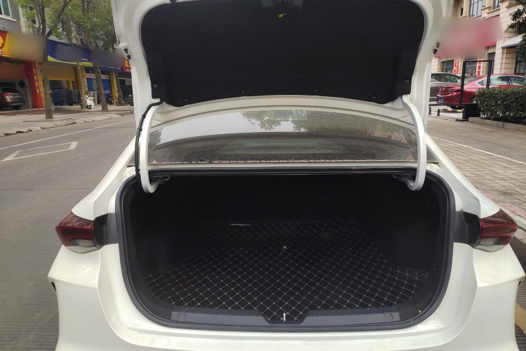 广汽传祺 影豹 2023款 270T DCT J11版机舱底盘23