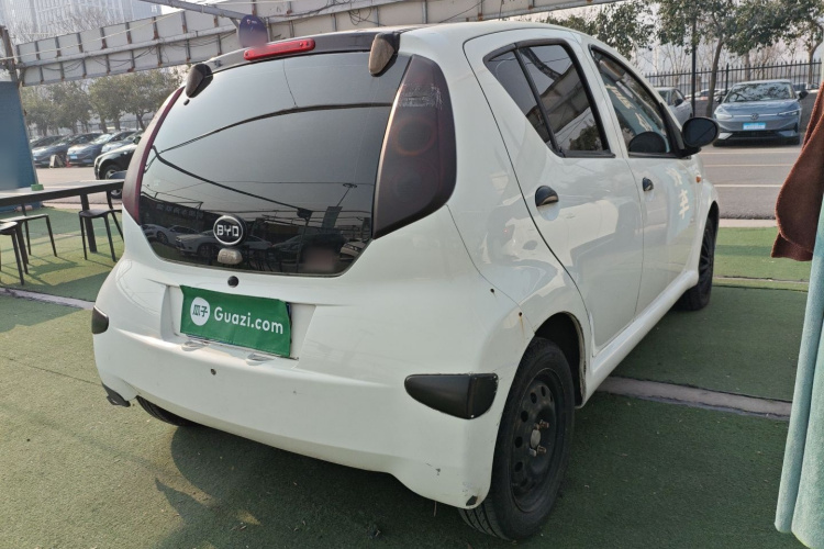 比亚迪F0 2015款 1.0L AMT 铉酷型车身外观7