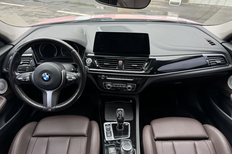 宝马1系 2022款 125i M运动曜夜版中控内饰12