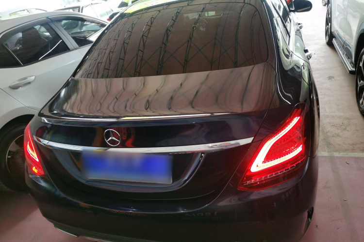 奔驰C级 2019款 改款 C 260 L 运动版车身外观6