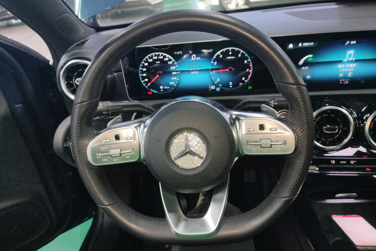 奔驰A级 2019款 A 200 L 运动轿车中控内饰13