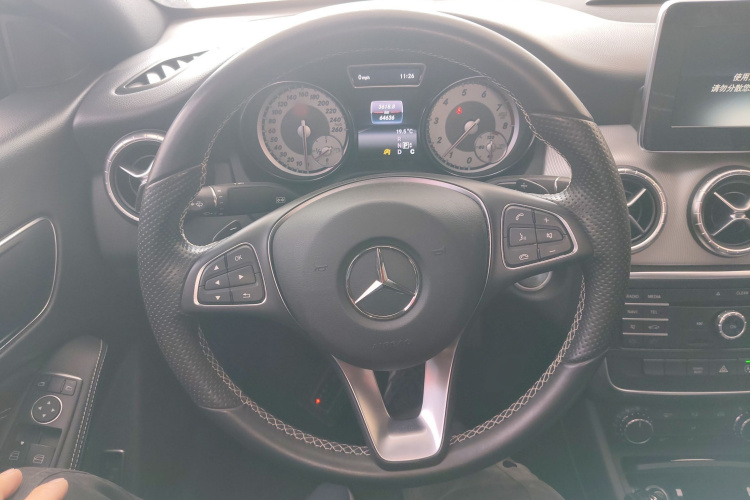 奔驰CLA 2016款 CLA 200 动感型中控内饰13