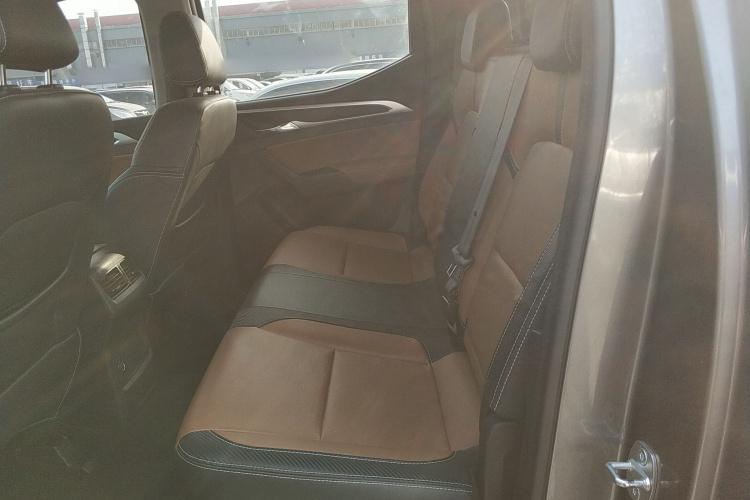 上汽大通MAXUS 大通T70 2021款 2.0T柴油自动四驱精英版长箱高底盘中控内饰7004