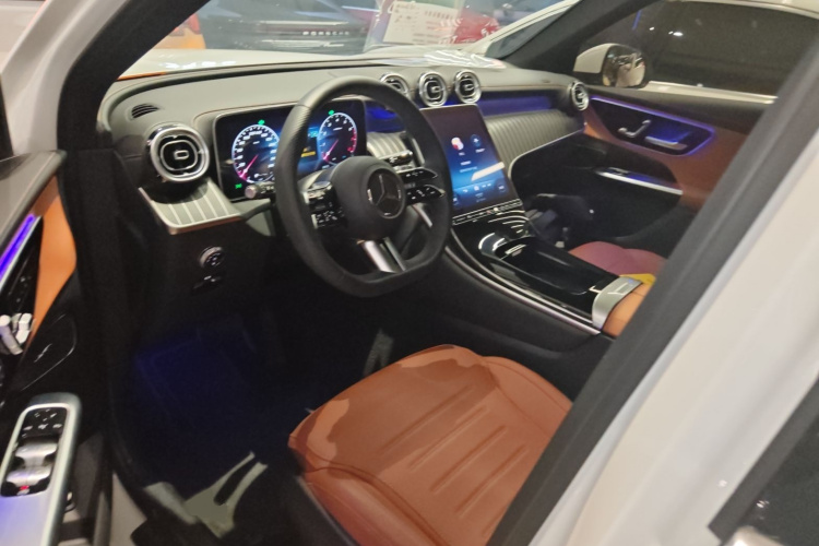 奔驰GLC 2023款 改款 GLC 260 L 4MATIC 豪华型 5座局部细节19