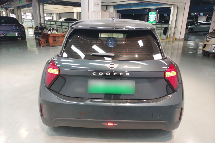电动MINI COOPER 2025款 456km COOPER E 经典派车身外观6