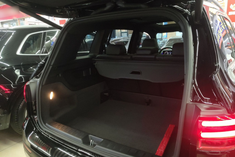 奔驰GLB 2024款 GLB 220 动感型机舱底盘23