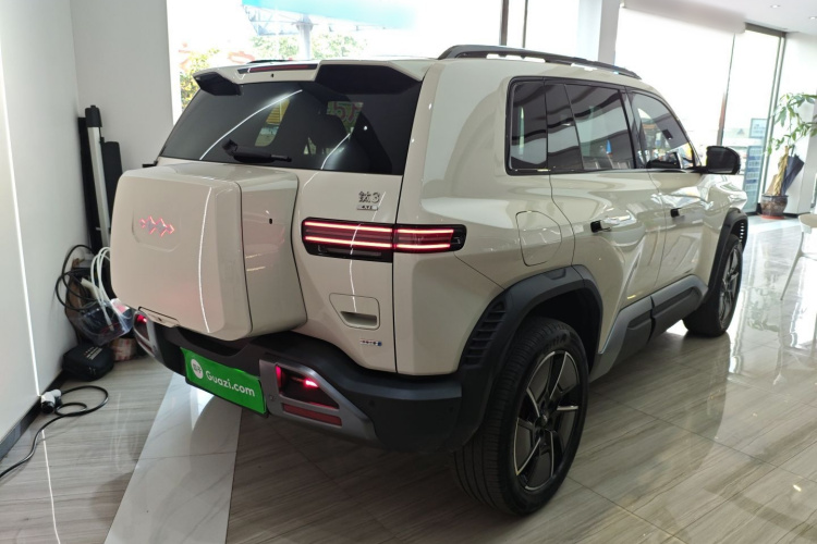 方程豹 钛3 2025款 501KM 四驱智驾Ultra版车身外观7