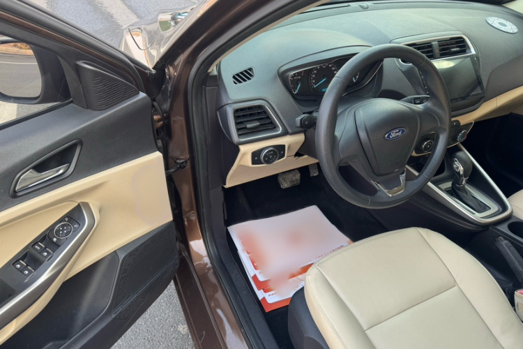 福特 福睿斯 2015款 1.5L 自动舒适型中控内饰7004