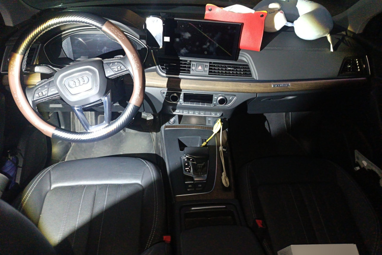 奥迪Q5L 2022款 40T 豪华致雅型中控内饰12