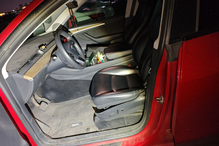 特斯拉 Model Y 2022款 改款 后轮驱动版中控内饰19