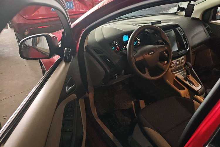 福特 福克斯 2012款 三厢 1.6L 自动舒适型中控内饰7003