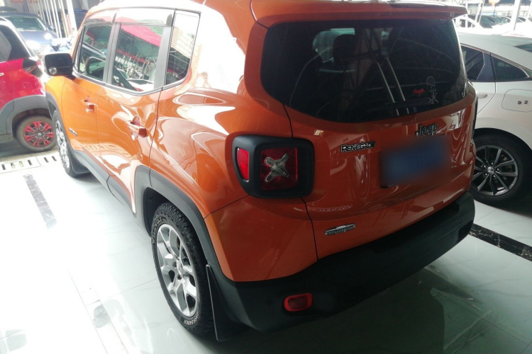 Jeep 自由侠 2018款 互联大屏版 180T 自动高能版车身外观6003