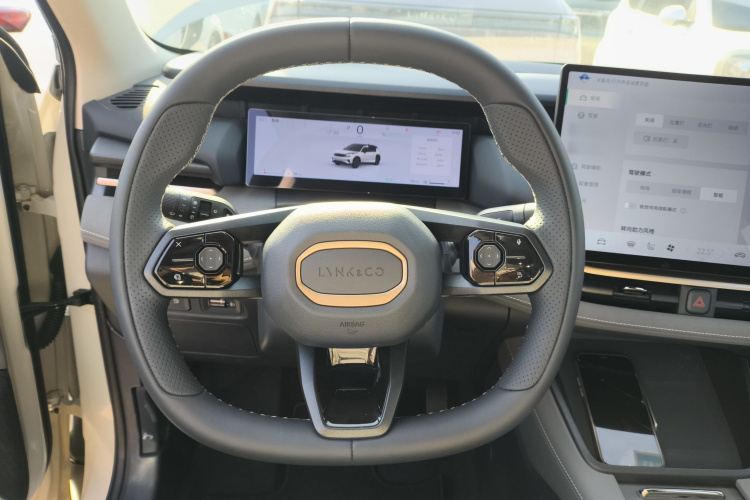 领克06 EM-P 2025款 EM-P 126长续航Halo中控内饰13