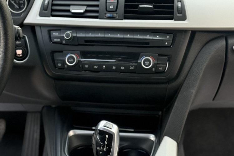 宝马3系 2015款 320Li 时尚型中控内饰7001