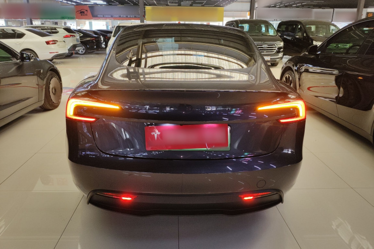 特斯拉 Model 3 2023款 后轮驱动版车身外观6004