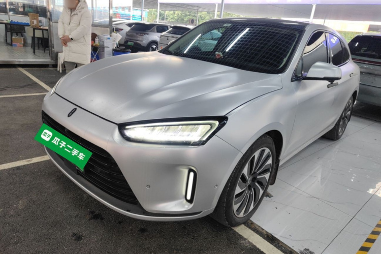 鸿蒙智行 问界M5 2022款 增程四驱性能版车身外观1