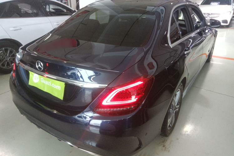 奔驰C级 2020款 C 260 L 运动版车身外观7