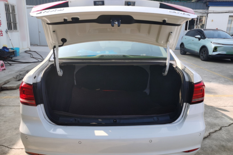 大众 2019款 朗逸启航 1.5L 自动风尚版 国VI机舱底盘23