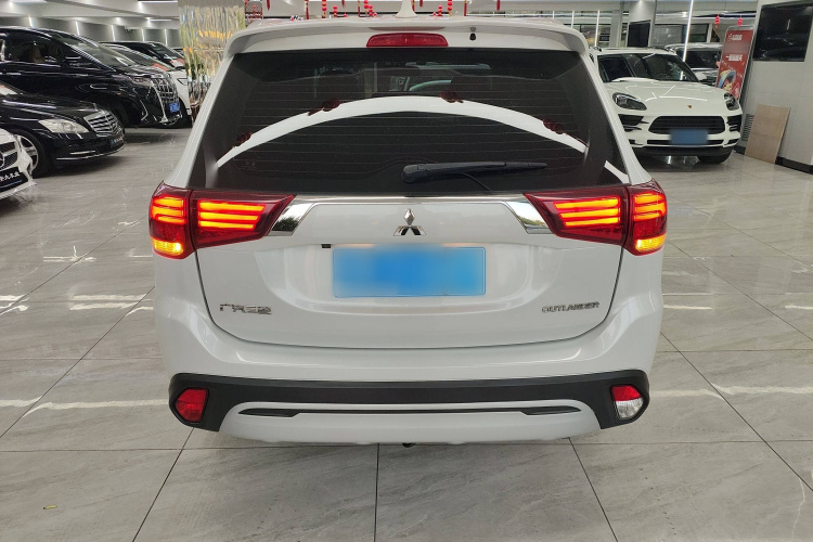 三菱 欧蓝德 2019款 2.0L 两驱畅享版 5座 国V车身外观6004