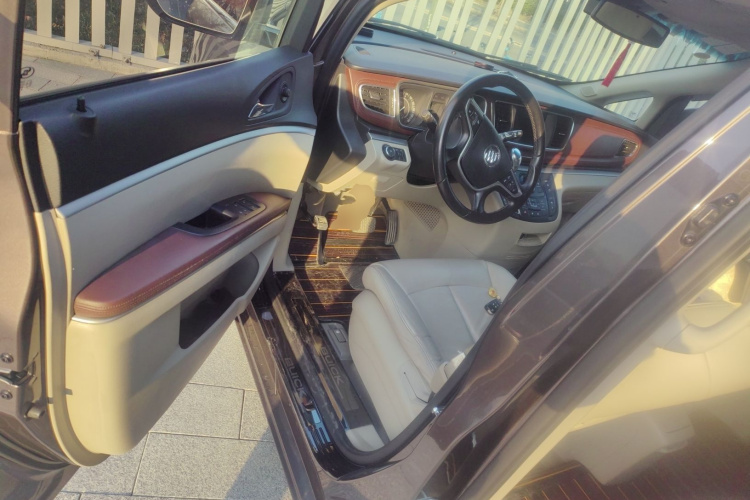 别克GL8 2017款 25S 豪华型 国V中控内饰20