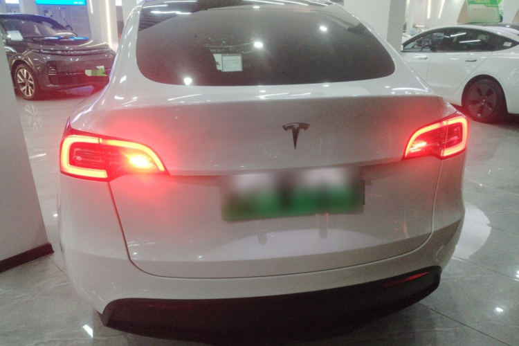 特斯拉 Model Y 2022款 改款 后轮驱动版车身外观6