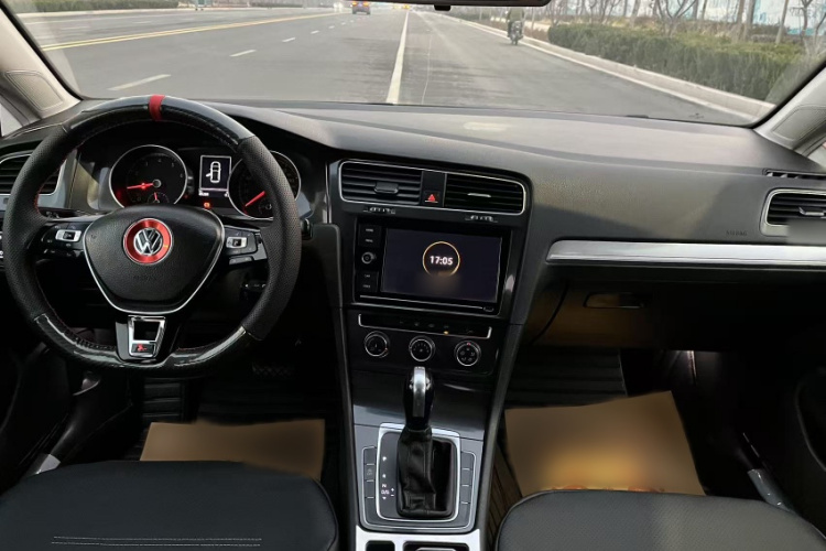 大众 高尔夫 2019款 280TSI DSG舒适型 国VI中控内饰7001