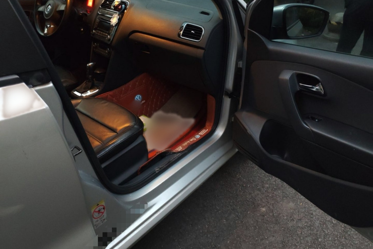 大众 Polo 2011款 1.4L 自动致酷版局部细节9005