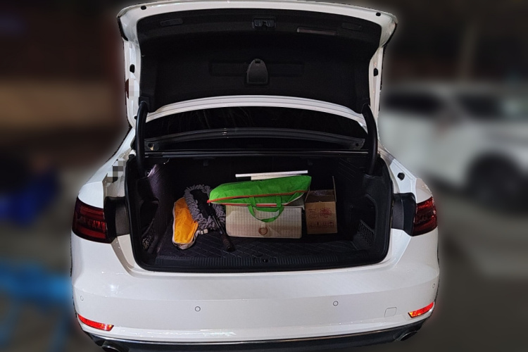 奥迪A4L 2017款 40 TFSI 进取型局部细节23