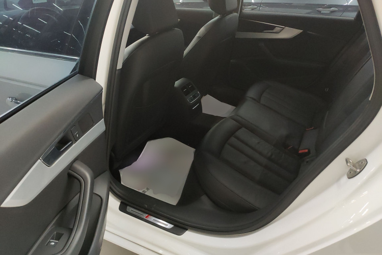 奥迪A4L 2019款 40 TFSI 时尚型 国VI中控内饰21