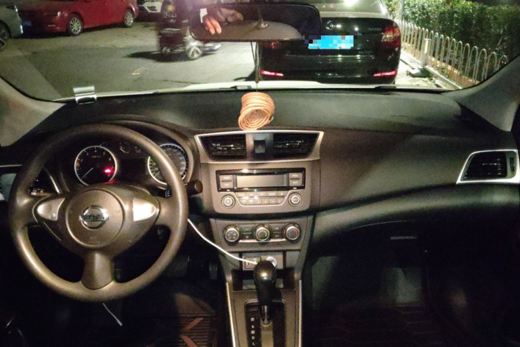 日产 轩逸 2024款 经典 1.6XE CVT舒适版中控内饰12