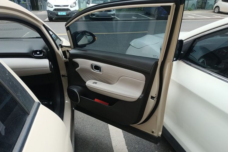 埃安 AION UT 2025款 330星辉版中控内饰7005