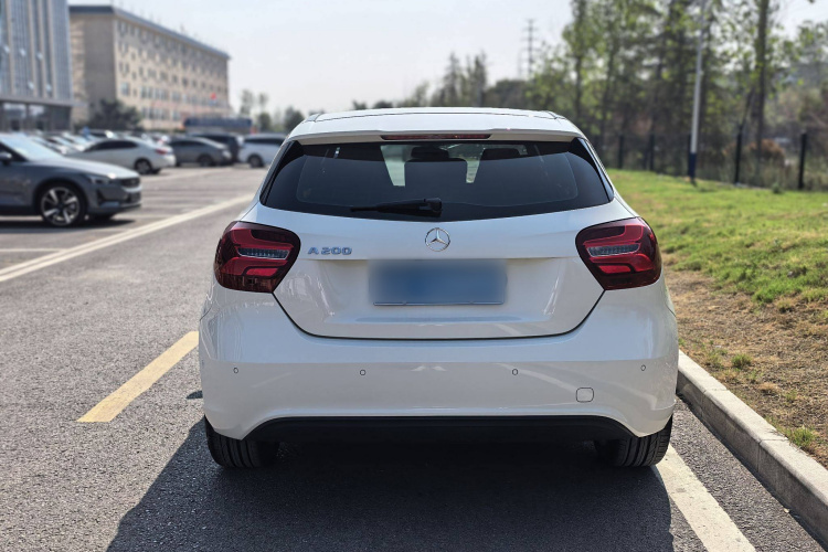 奔驰A级(进口) 2017款 改款 A 200 动感型车身外观6005