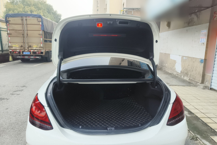 奔驰C级 2019款 C 260 运动版 4MATIC局部细节23