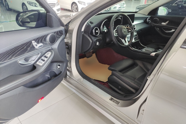 奔驰C级 2019款 C 180 L 时尚型运动版中控内饰20