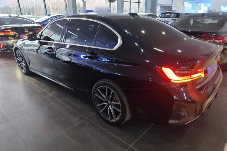 宝马3系 2023款 325Li M运动套装车身外观4